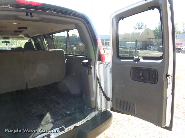 image for item L4359 2008 Chevrolet Express van