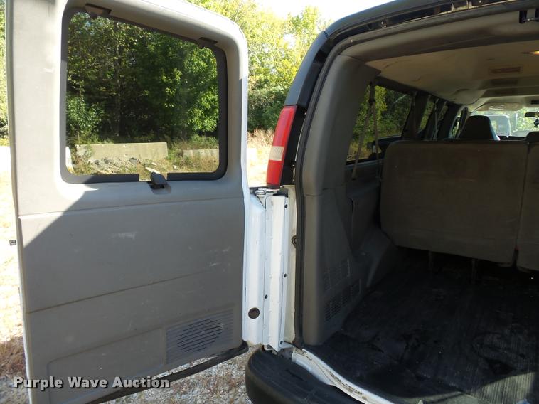 image for item L4359 2008 Chevrolet Express van