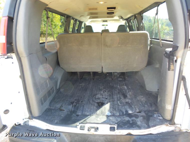 image for item L4359 2008 Chevrolet Express van