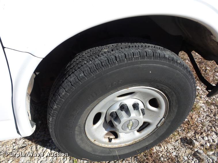 image for item L4359 2008 Chevrolet Express van