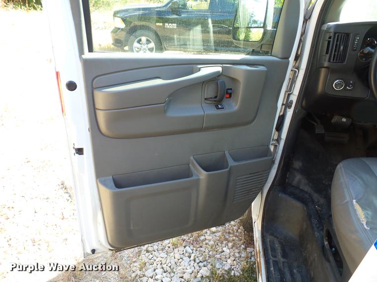 image for item L4359 2008 Chevrolet Express van