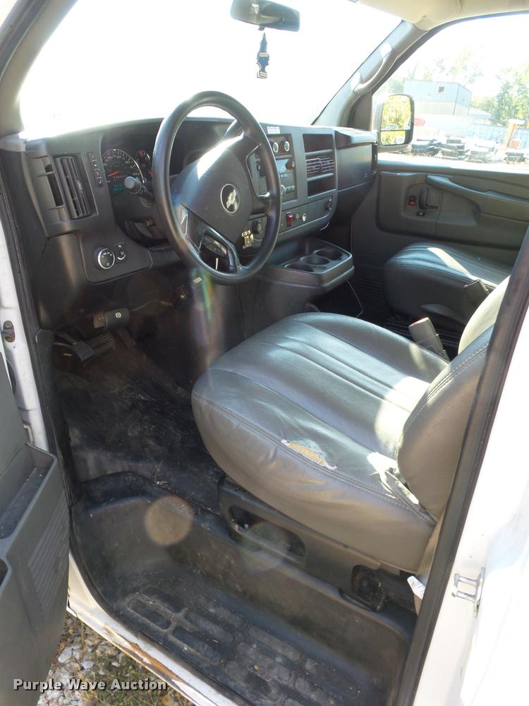 image for item L4359 2008 Chevrolet Express van