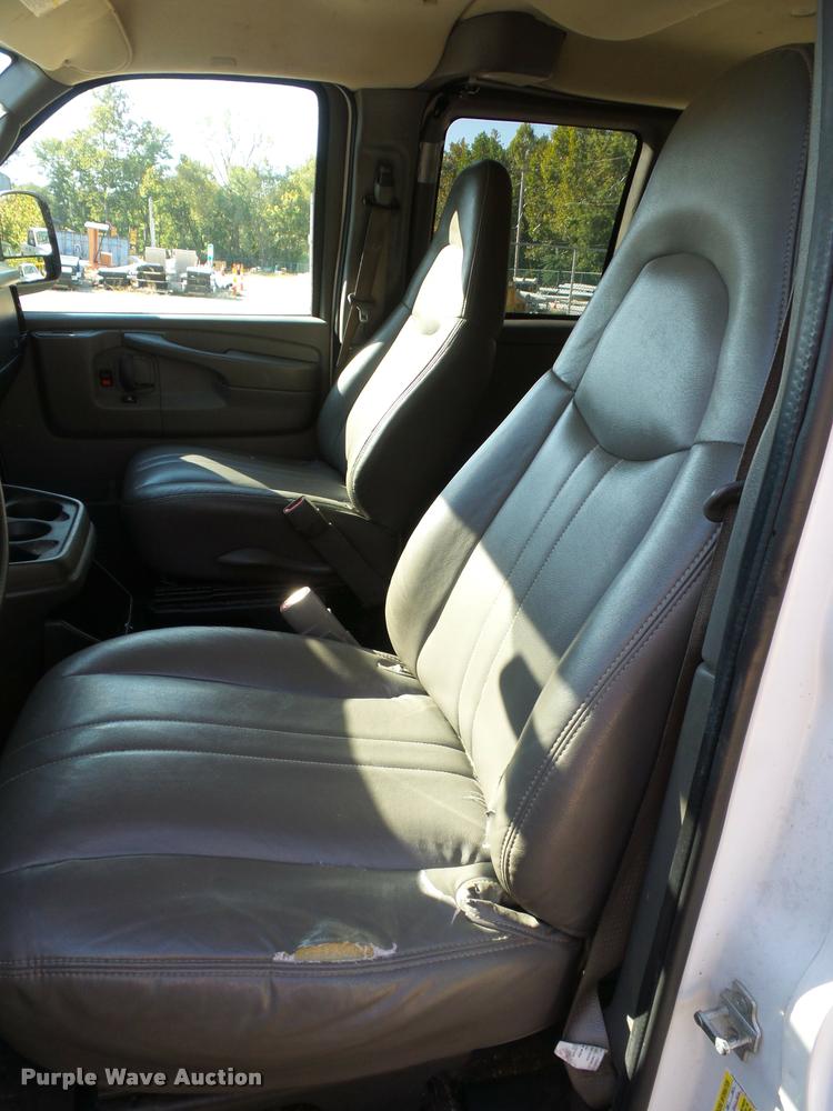 image for item L4359 2008 Chevrolet Express van