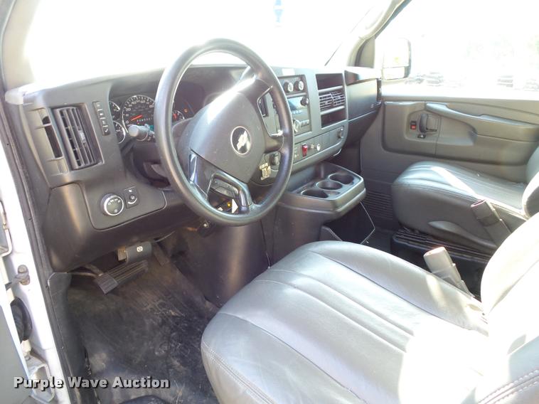 image for item L4359 2008 Chevrolet Express van