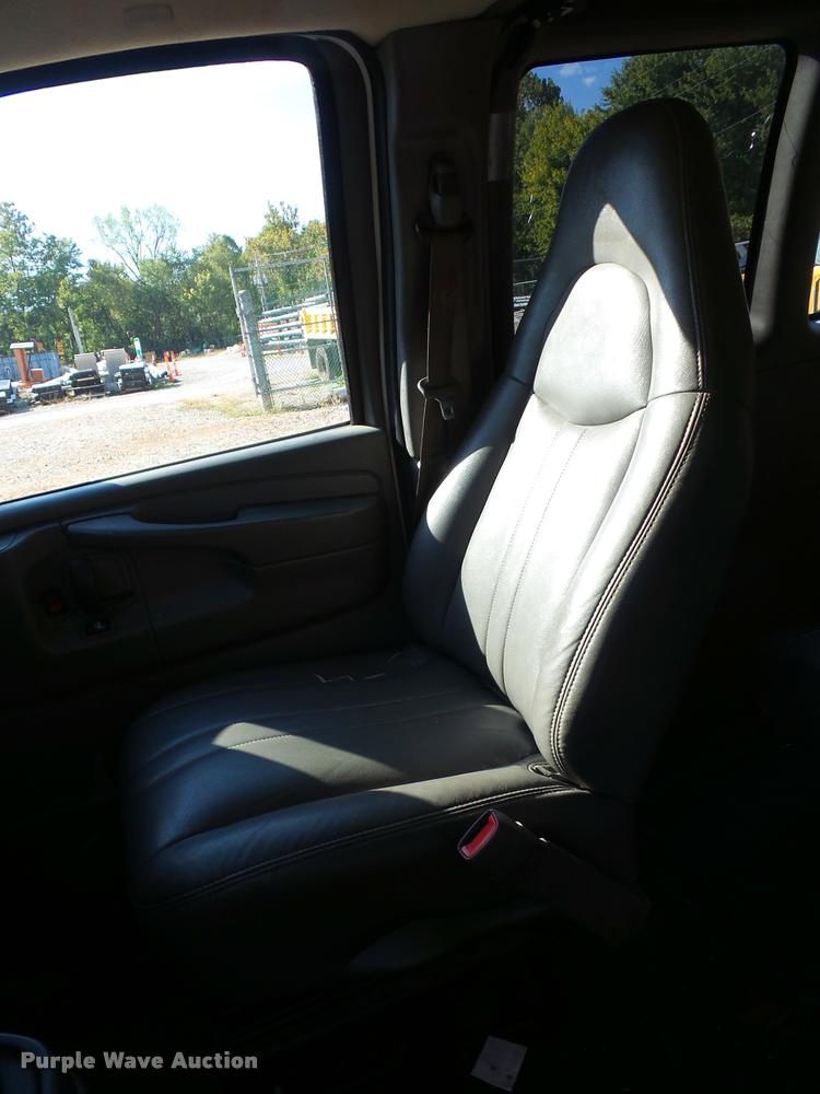 image for item L4359 2008 Chevrolet Express van