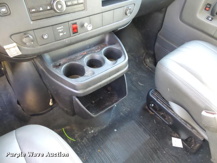 image for item L4359 2008 Chevrolet Express van