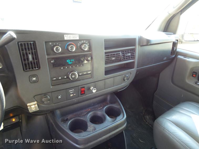 image for item L4359 2008 Chevrolet Express van