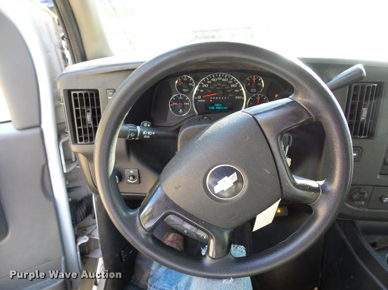 image for item L4359 2008 Chevrolet Express van