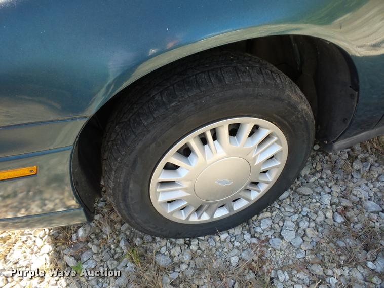 image for item L4360 2002 Chevrolet Malibu