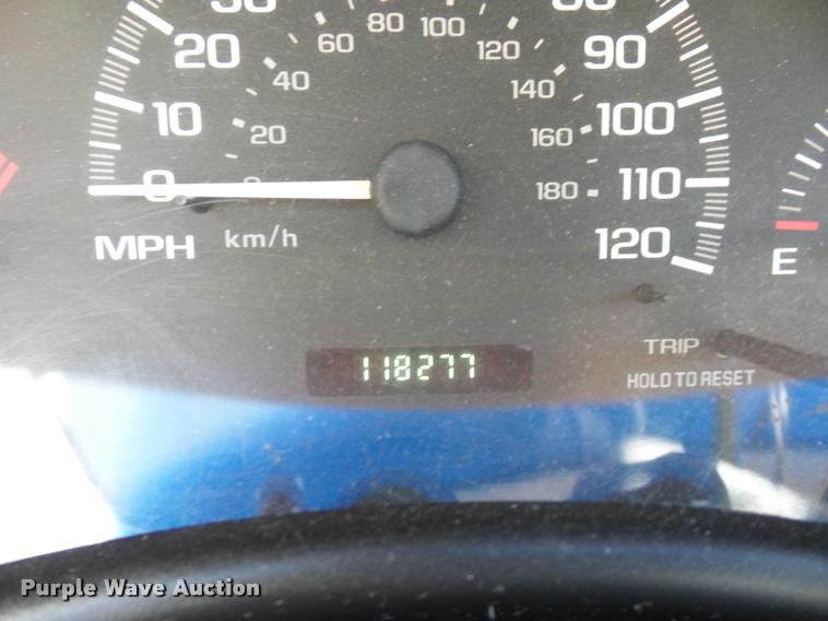 image for item L4360 2002 Chevrolet Malibu