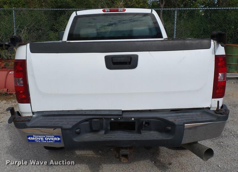 image for item L4366 2007 Chevrolet Silverado 2500 Ext. Cab pickup truck