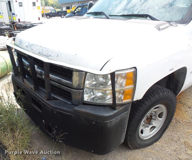 image for item L4366 2007 Chevrolet Silverado 2500 Ext. Cab pickup truck