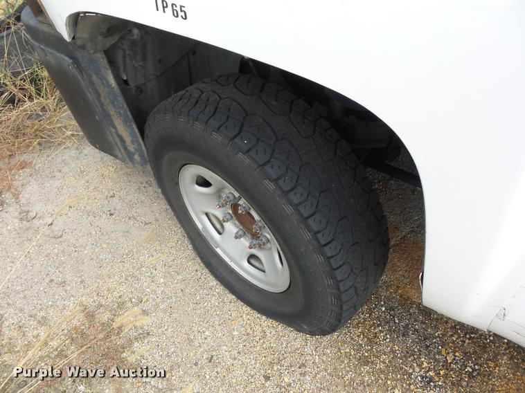 image for item L4366 2007 Chevrolet Silverado 2500 Ext. Cab pickup truck