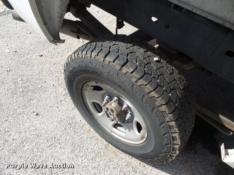 image for item L4366 2007 Chevrolet Silverado 2500 Ext. Cab pickup truck