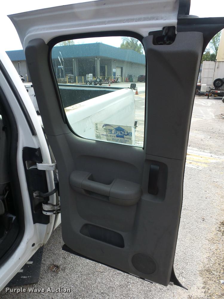 image for item L4366 2007 Chevrolet Silverado 2500 Ext. Cab pickup truck