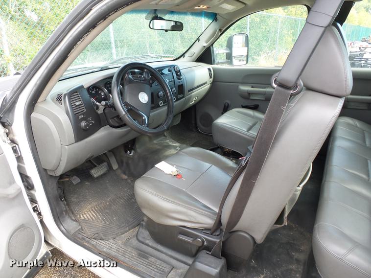 image for item L4366 2007 Chevrolet Silverado 2500 Ext. Cab pickup truck