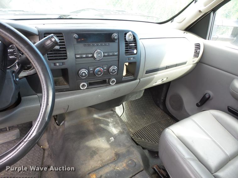 image for item L4366 2007 Chevrolet Silverado 2500 Ext. Cab pickup truck