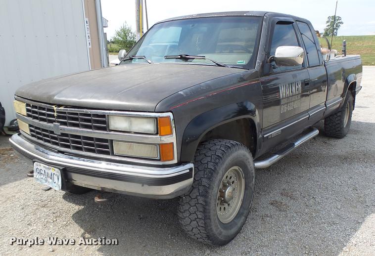 image for item L4415 1991 Chevrolet 2500 Ext. Cab pickup truck