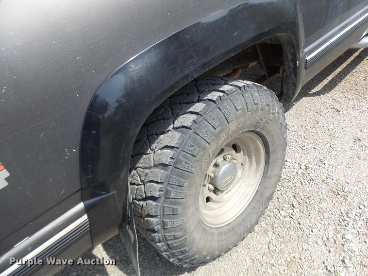 image for item L4415 1991 Chevrolet 2500 Ext. Cab pickup truck