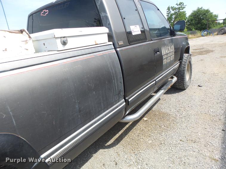 image for item L4415 1991 Chevrolet 2500 Ext. Cab pickup truck