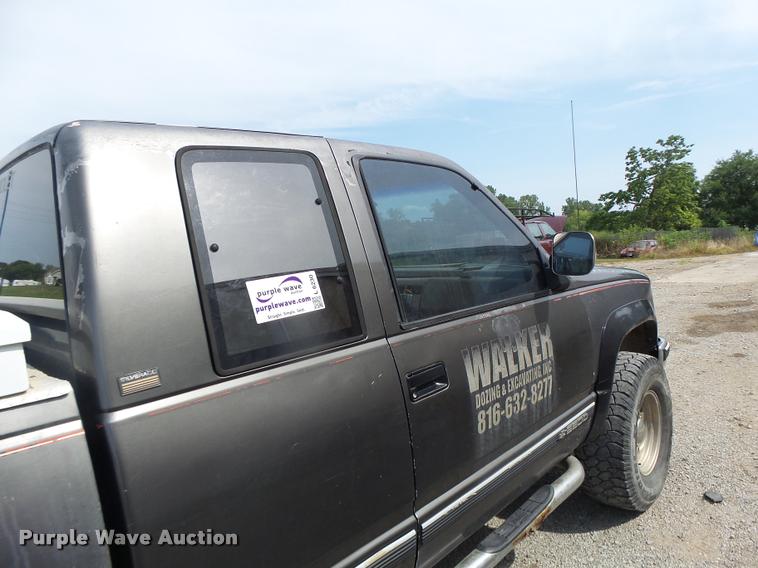 image for item L4415 1991 Chevrolet 2500 Ext. Cab pickup truck