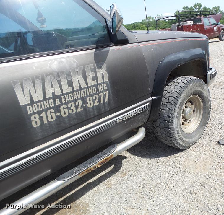 image for item L4415 1991 Chevrolet 2500 Ext. Cab pickup truck