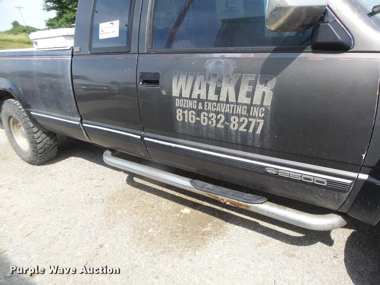 image for item L4415 1991 Chevrolet 2500 Ext. Cab pickup truck