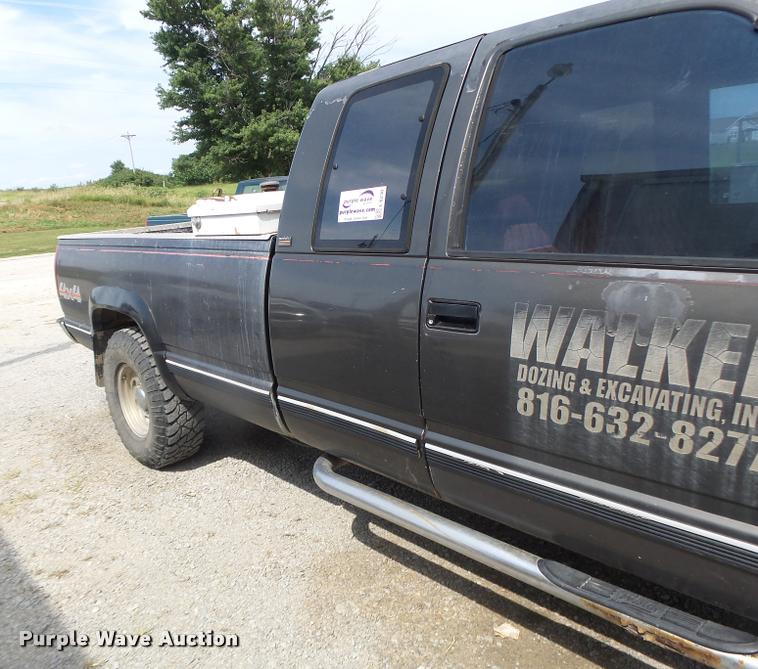 image for item L4415 1991 Chevrolet 2500 Ext. Cab pickup truck