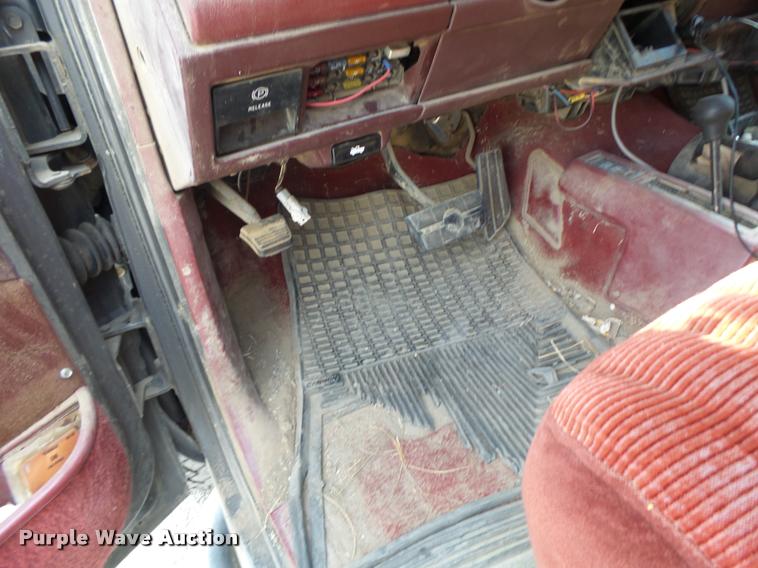 image for item L4415 1991 Chevrolet 2500 Ext. Cab pickup truck