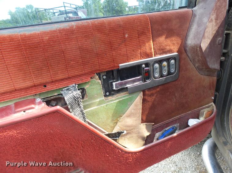 image for item L4415 1991 Chevrolet 2500 Ext. Cab pickup truck