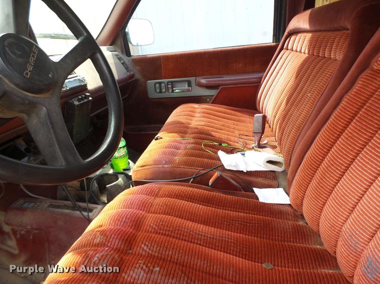 image for item L4415 1991 Chevrolet 2500 Ext. Cab pickup truck