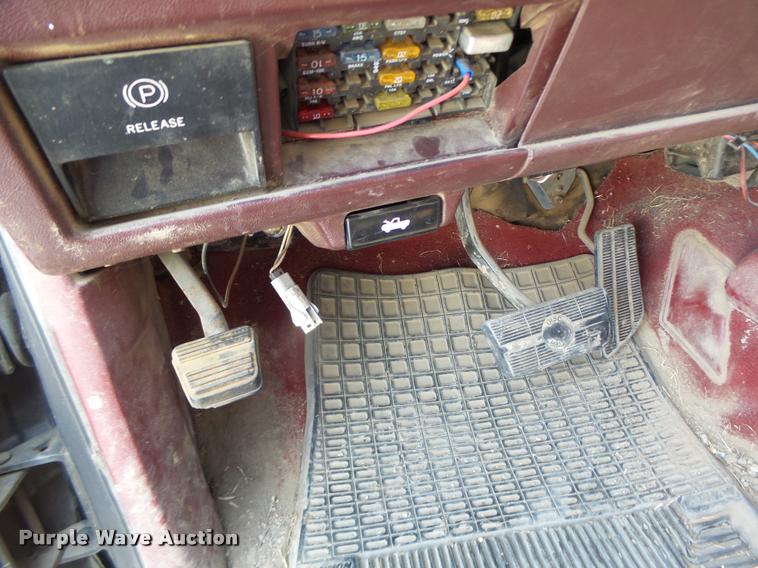 image for item L4415 1991 Chevrolet 2500 Ext. Cab pickup truck