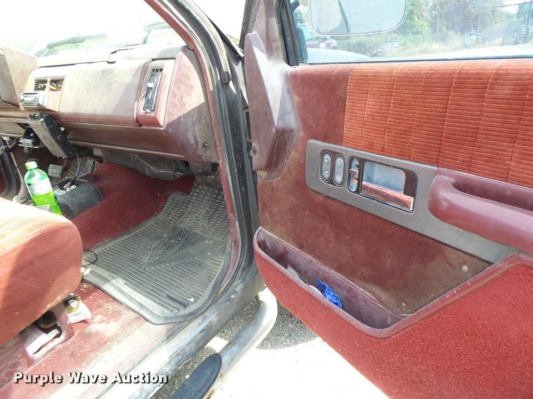 image for item L4415 1991 Chevrolet 2500 Ext. Cab pickup truck