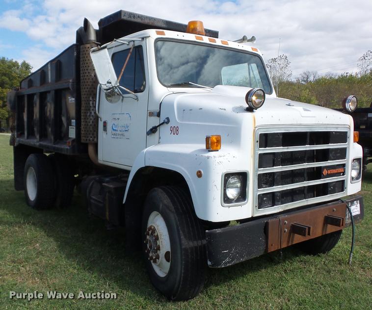 image for item L4417 1987 International S2300 dump truck