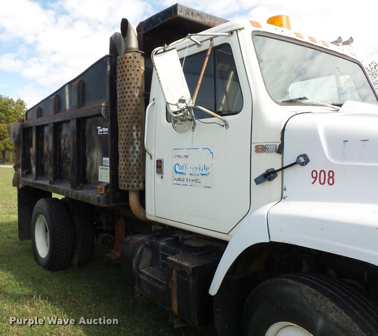 image for item L4417 1987 International S2300 dump truck
