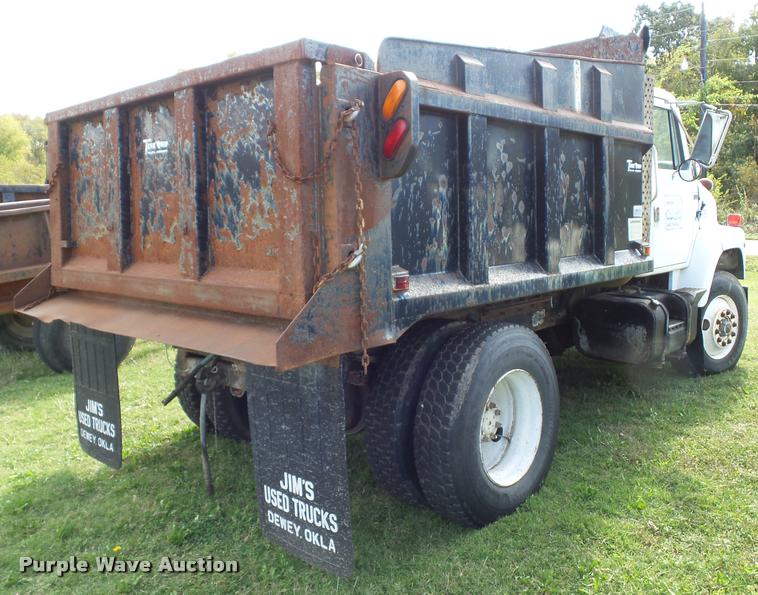 image for item L4417 1987 International S2300 dump truck