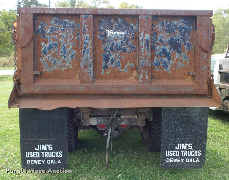 image for item L4417 1987 International S2300 dump truck