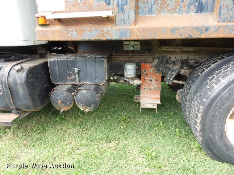 image for item L4417 1987 International S2300 dump truck