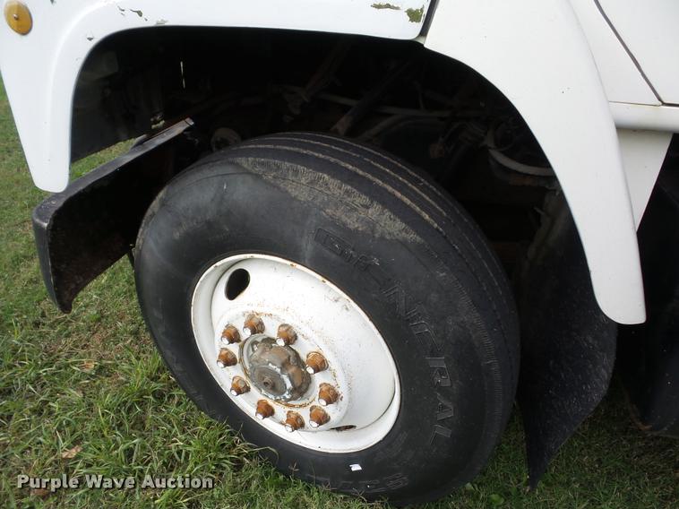 image for item L4417 1987 International S2300 dump truck