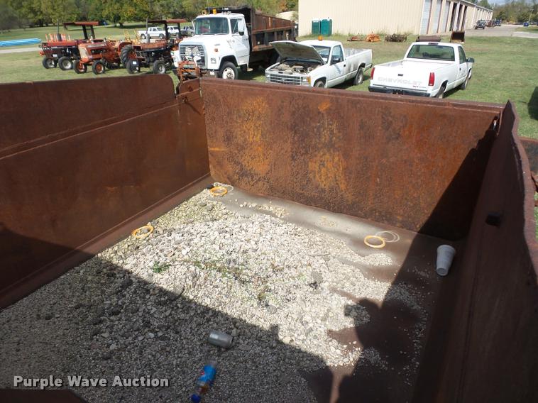 image for item L4417 1987 International S2300 dump truck