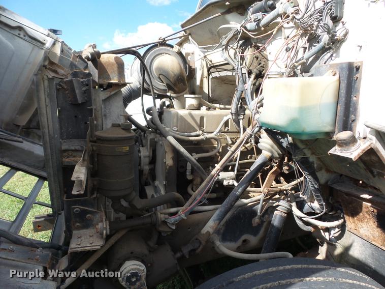 image for item L4417 1987 International S2300 dump truck