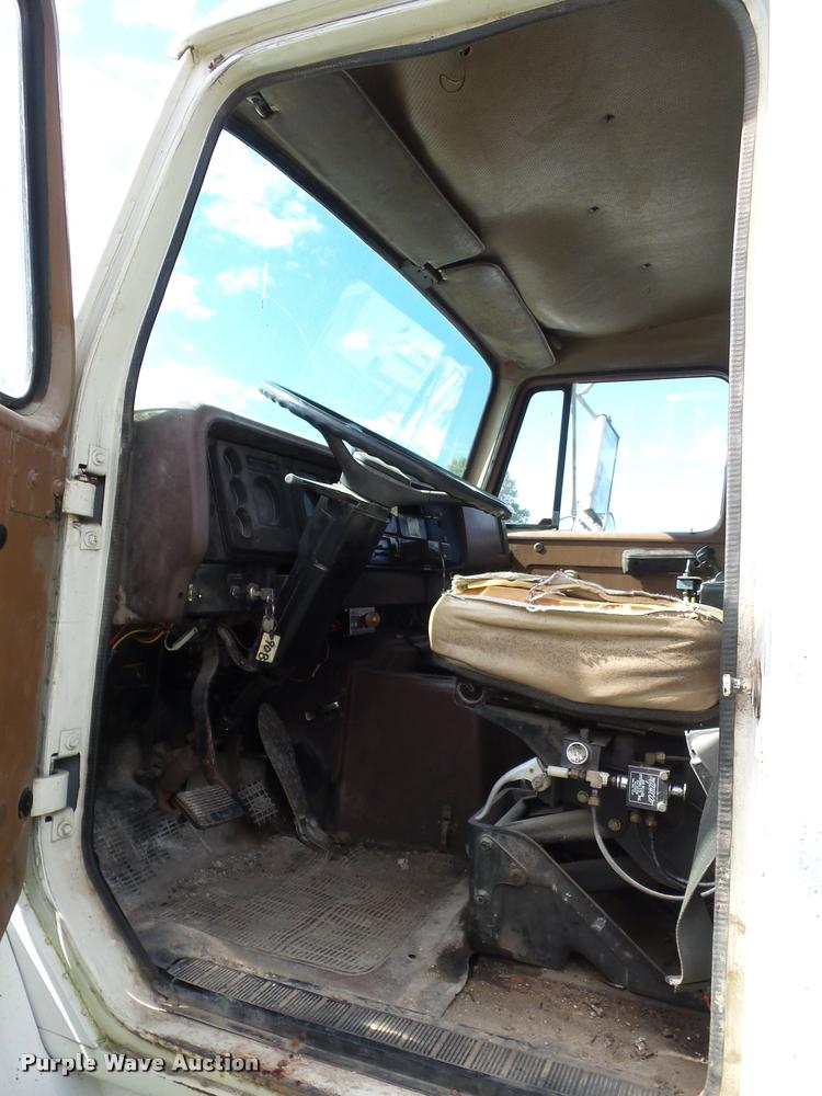 image for item L4417 1987 International S2300 dump truck