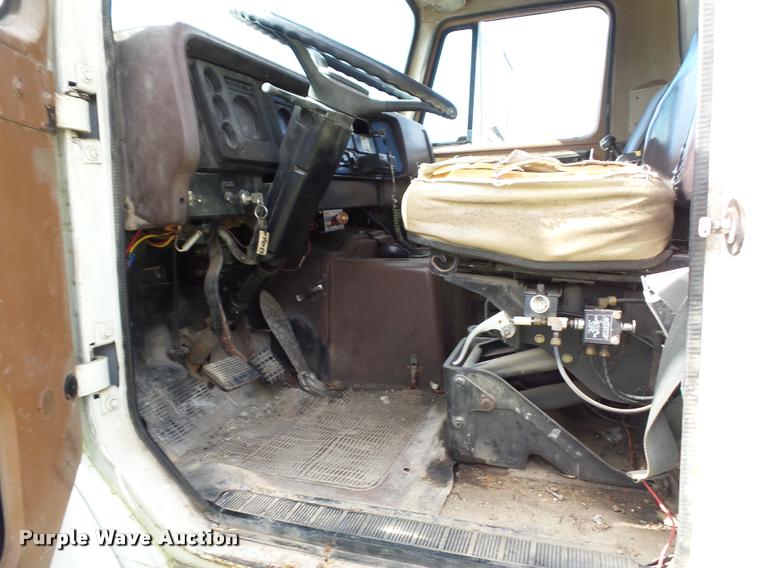 image for item L4417 1987 International S2300 dump truck