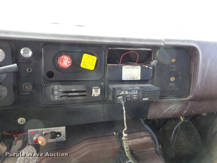 image for item L4417 1987 International S2300 dump truck