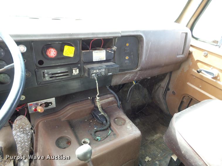 image for item L4417 1987 International S2300 dump truck