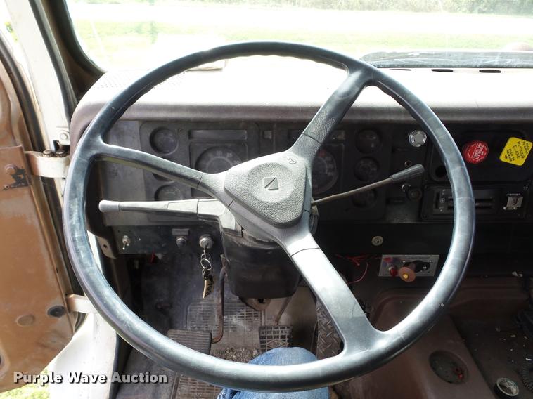 image for item L4417 1987 International S2300 dump truck