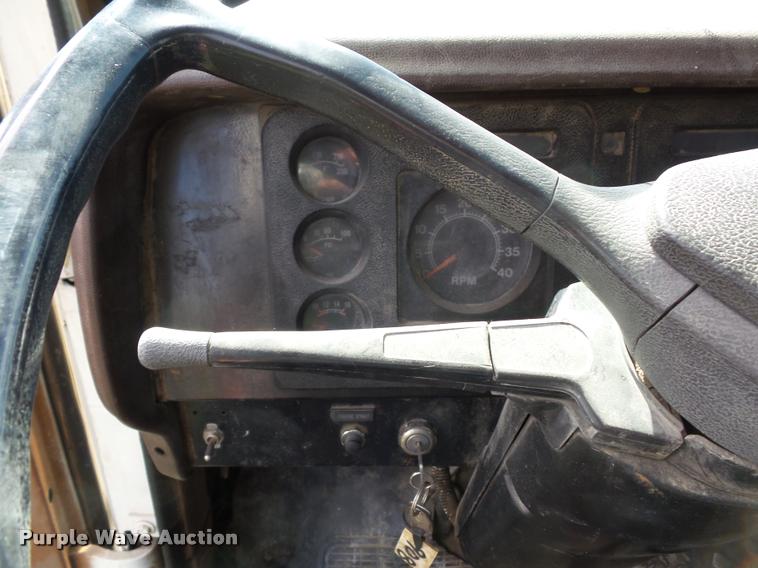 image for item L4417 1987 International S2300 dump truck