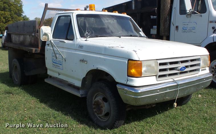 image for item L4418 1991 Ford F450 Super Duty dump truck