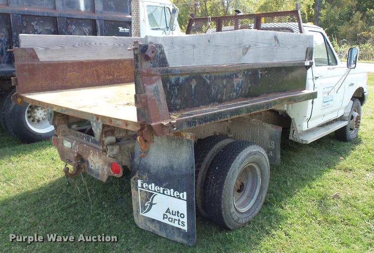 image for item L4418 1991 Ford F450 Super Duty dump truck