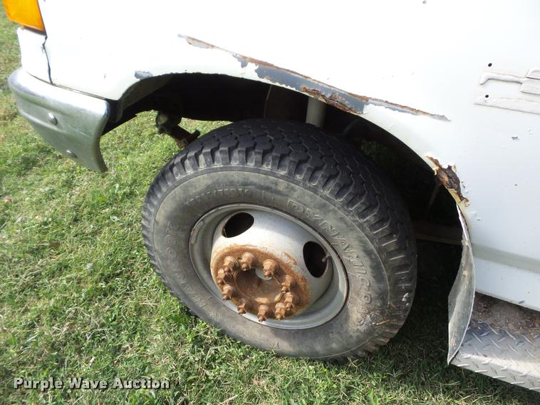 image for item L4418 1991 Ford F450 Super Duty dump truck